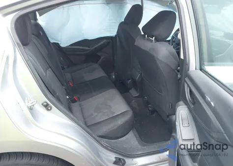 2018 Subaru Impreza 2.0I Premium z USA, uszkodzony, nr VIN 4S3GKAD64J3600582